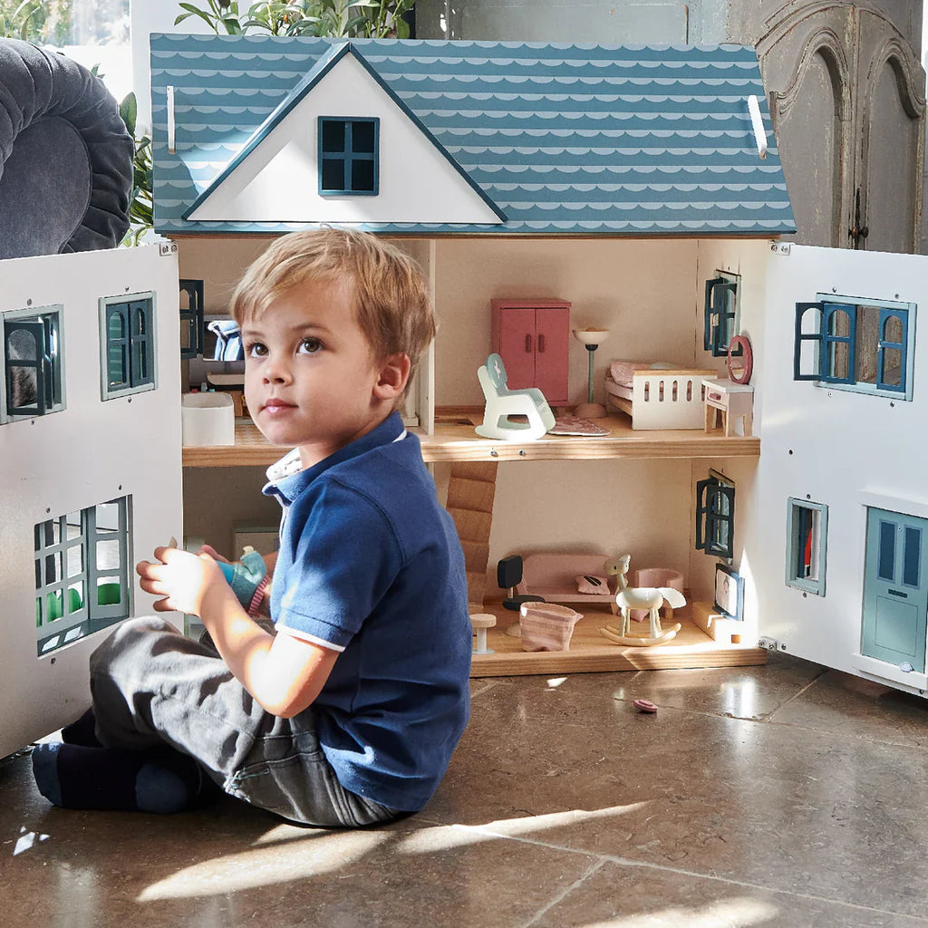 Dolls Houses, People and Furniture