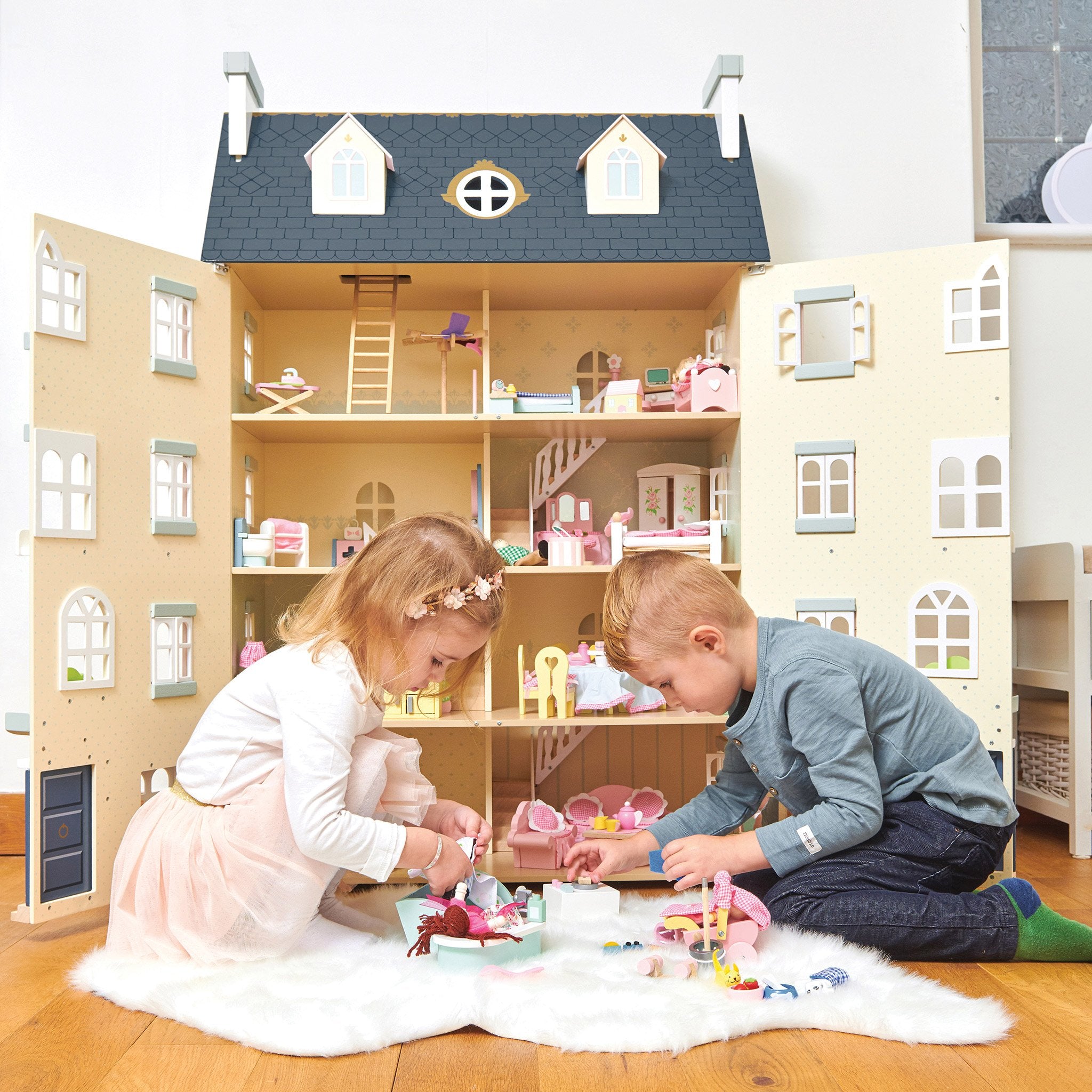 Luxury Kids Wooden Dolls Houses UK